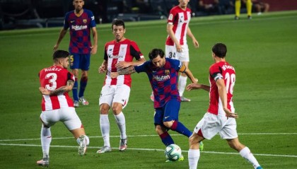 西甲焦点战：巴萨主场迎战奥萨苏纳，榜首之争悬念重重