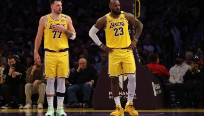 湖人VS雄鹿：詹姆斯东契奇均缺席 字母哥大概率出战