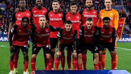 奇迹！753万鱼腩爆冷：21逆转德甲冠军首进决赛球迷冲入球场庆祝