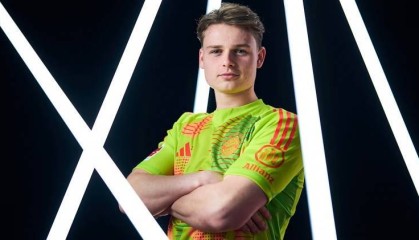 图片报：乌尔比希上身肌肉发达，他注重饮食睡眠并常在健身房加练